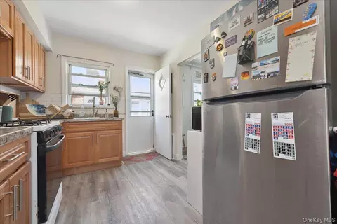 Entry Way - 370 E Broadway, Long Beach, NY 11561 photo 2 of 2