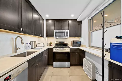 61-25 97th St #12-M, New York, NY 11374