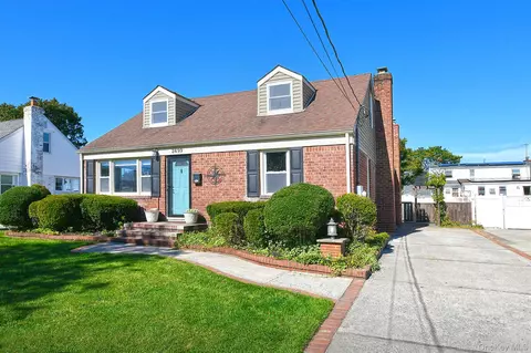 2499 3rd Ave, East Meadow, NY 11554