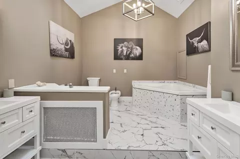 Bath - 117 Middlesex Ave, Oakdale, NY 11769 photo 1 of 3