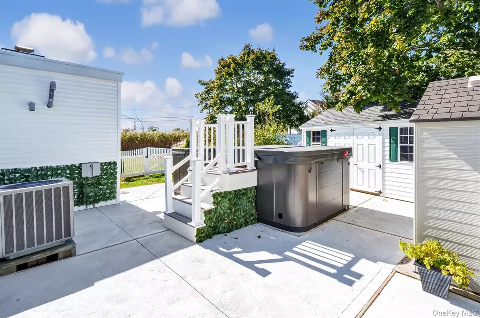 Exterior - 117 Middlesex Ave, Oakdale, NY 11769 photo 6 of 6