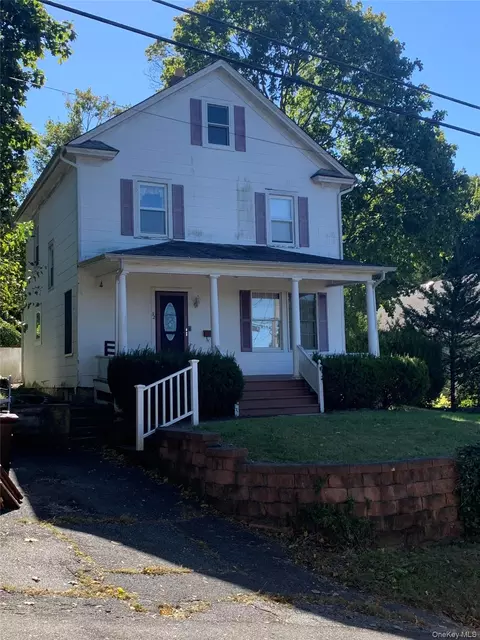 32 Vail St, Northport, NY 11768