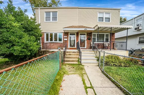 25701 149th Rd, New York, NY 11422