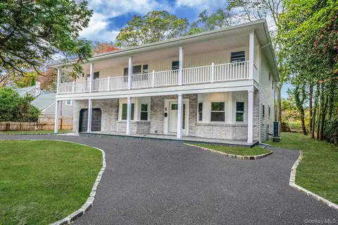 6 Connetquot Dr, Oakdale, NY 11769