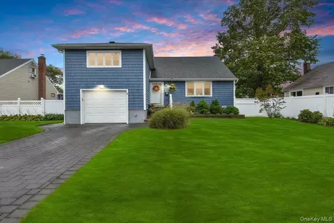 33 Ford Dr S, Massapequa, NY 11758
