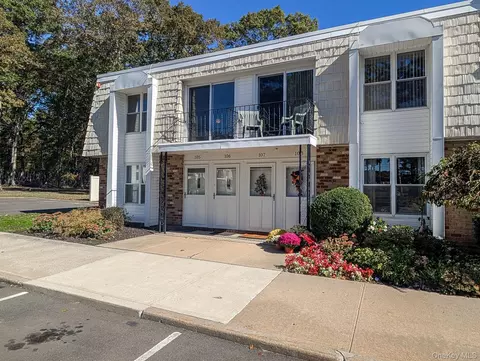 73 Rocky Point Yaphank Rd #106, Rocky Point, NY 11778