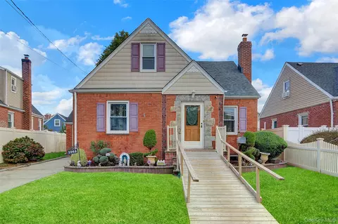 1045 Cathedral Ave, Franklin Square, NY 11010