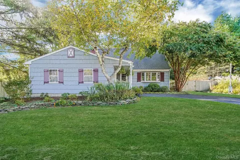 394 Cedarhurst St, Islip Terrace, NY 11752