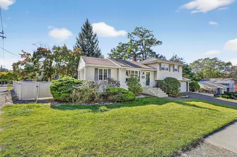 23 Maplewood Blvd, Ramapo, NY 10901