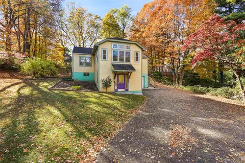 1 Wood Rd, Cortlandt, NY 10567