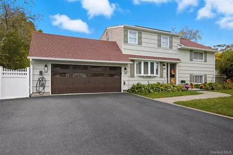 264 Amityville St, Islip Terrace, NY 11752