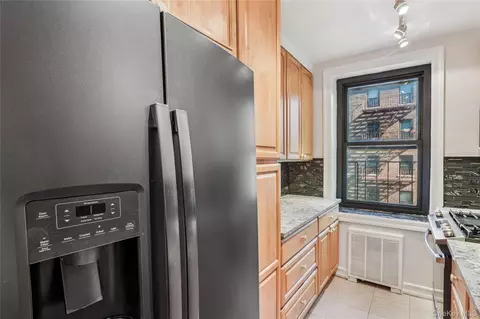 9010 32 Ave #404, East Elmhurst, NY 11369