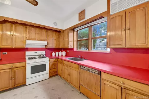Kitchen - 242 E 237th St, New York, NY 10470 photo 3 of 4