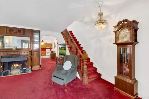 Entry Way - 242 E 237th St, New York, NY 10470 photo 2 of 5