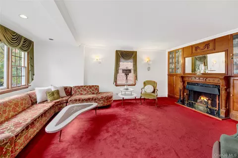 Living - 242 E 237th St, New York, NY 10470 photo 3 of 4