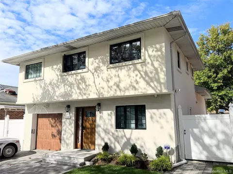 22469 76th Rd, New York, NY 11364