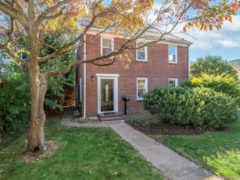 16 Avenue A, North Hempstead, NY 11050