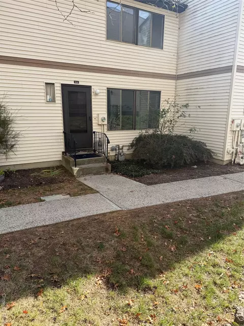 466 Country Club Ln, Pomona, NY 10970