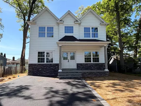36 Michigan Ave, Massapequa, NY 11758