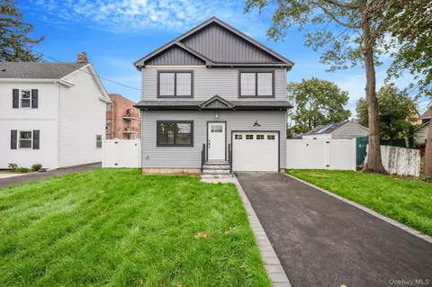 27 Elizabeth Ct, Hempstead, NY 11550