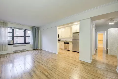 67-76 Booth St #4F, Forest Hills, NY 11375