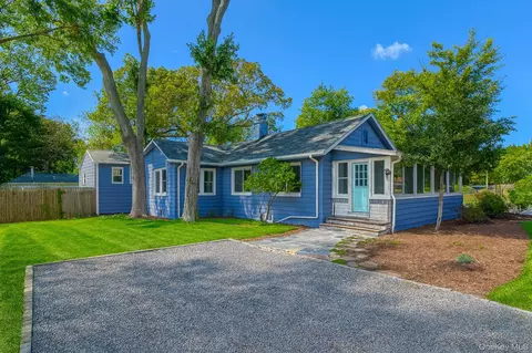 561 N Windsor Ave, Brightwaters, NY 11718