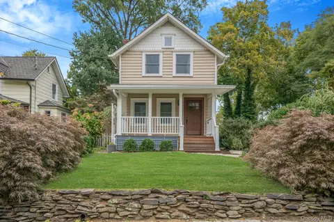 29 5th Ave, North Hempstead, NY 11050