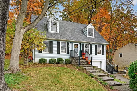 118 Shore Dr, New Windsor, NY 12553