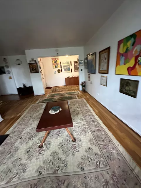 740 232nd St #3E, New York, NY 10466