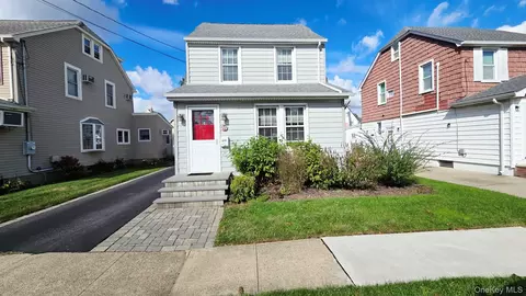 69 Harvard St, North Hempstead, NY 11596