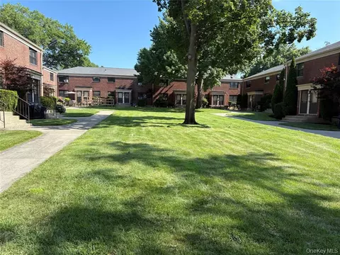 220-26 73rd Ave #2, Oakland Gardens, NY 11364