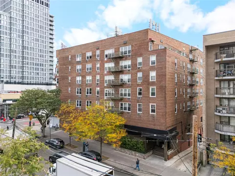 134-54 Maple Ave #3W, Flushing, NY 11355