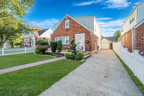 182 Ann St, Valley Stream, NY 11580