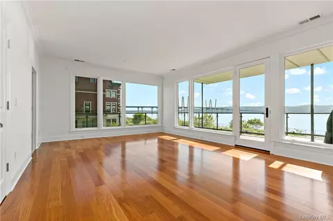 16 Rivers Edge Dr #200, Greenburgh, NY 10591