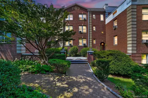 824 Palmer Rd #1D, Yonkers, NY 10708