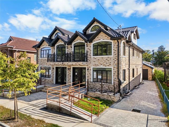 71-39 166th St, Fresh Meadows, NY 11365