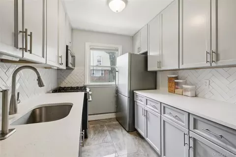 20 Main St #20, Haverstraw, NY 10923