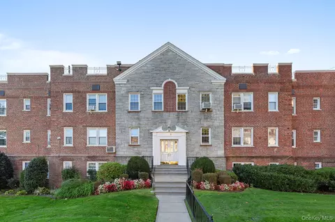 108 S S Vlg #2B, Hempstead, NY 11570