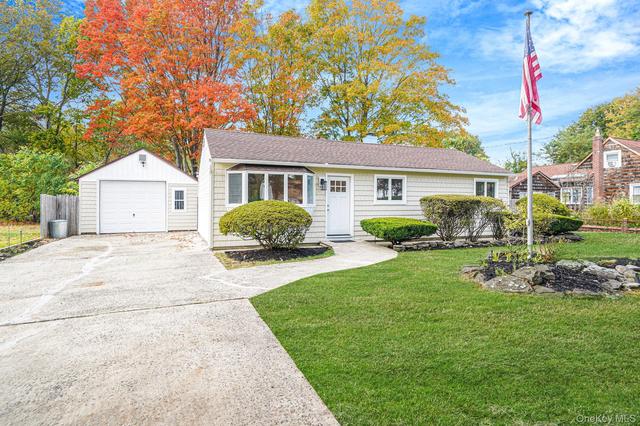 1039 Joselson Ave, Bay Shore, NY 11706