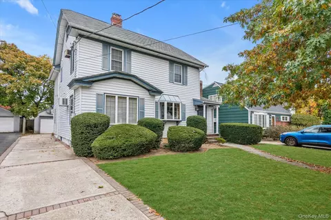 11 Westminster Rd, Rockville Centre, NY 11570