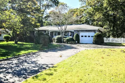190 Dunton Ave N, Brookhaven, NY 11772