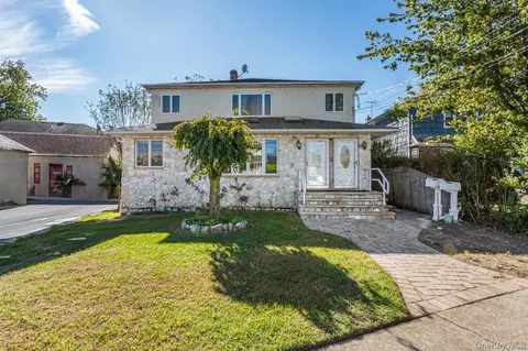 47 Jackson Ave, North Hempstead, NY 11501