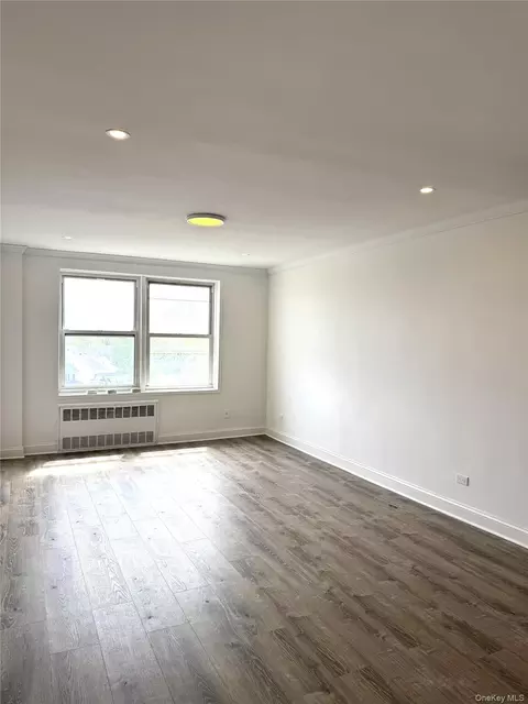 222-89 Braddock Ave #5A, New York, NY 11428