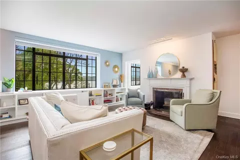 100 Ardsley Ave W #2L, Greenburgh, NY 10533