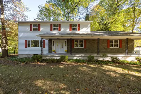 15 Geneva Dr, East Fishkill, NY 12533