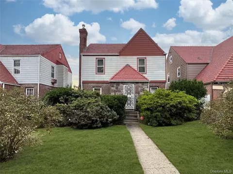 4706 Utopia Pkwy, Flushing, NY 11358