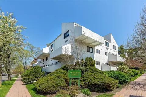 21 Canterbury #17, North Hempstead, NY 11021