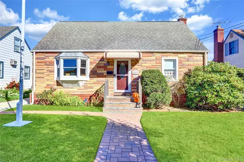 1073 Thomas Ave, Baldwin, NY 11510