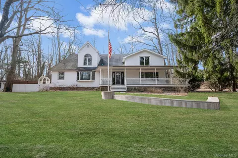 12 Lakeside Dr, Middle Island, NY 11953