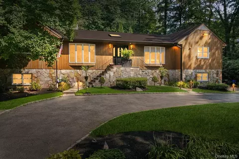 23 Medford Ln, Greenburgh, NY 10583